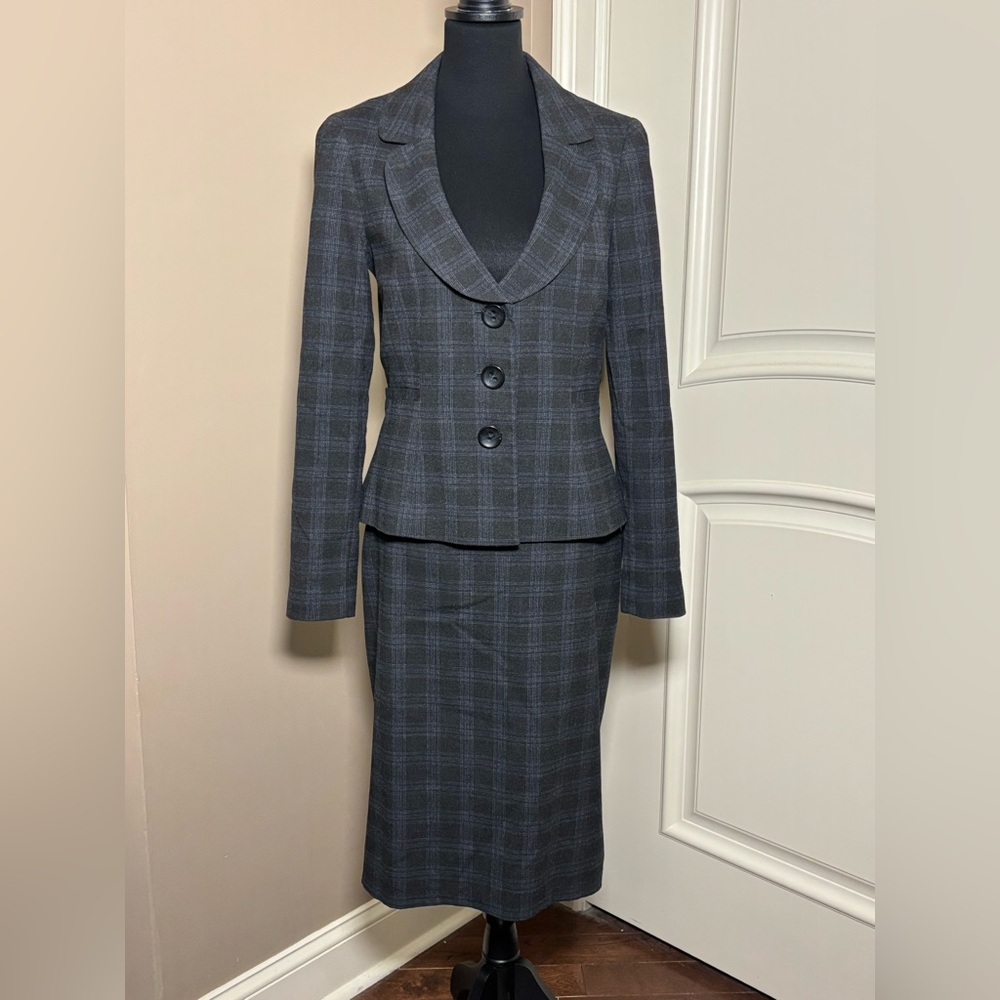 Banana Republic Charcoal Grey Plaid Skirt Suit - Blazer & Fluted Skirt Set Sz 6
